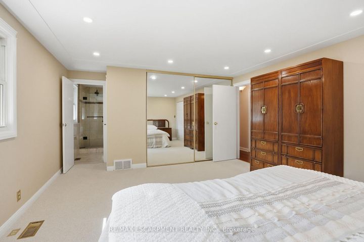 Photo 17 at 1321 Fairway Court, Tyandaga, Burlington
