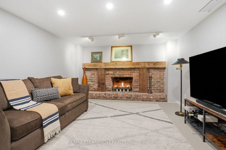 Photo 33 at 1321 Fairway Court, Tyandaga, Burlington