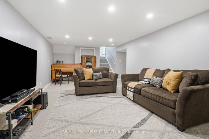 Photo 34 at 1321 Fairway Court, Tyandaga, Burlington