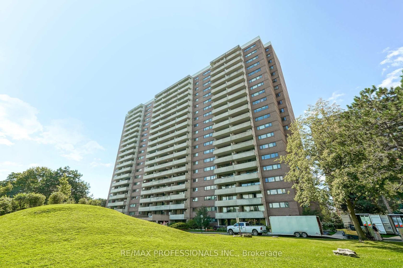 1907 - 250 Scarlett Road, Smythe, Toronto photo 4