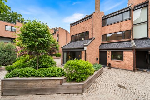 Photo 2 at 116 - 10 Walker Avenue, St. Clair, Toronto