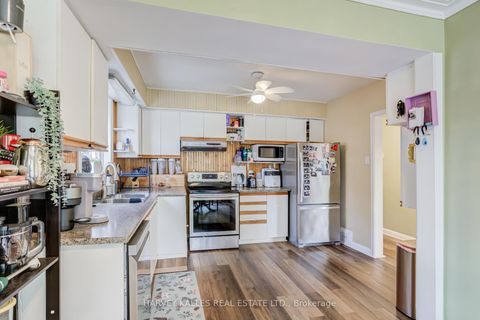 Photo 10 at 9 Sealcove Drive, Etobicoke West Mall, Toronto