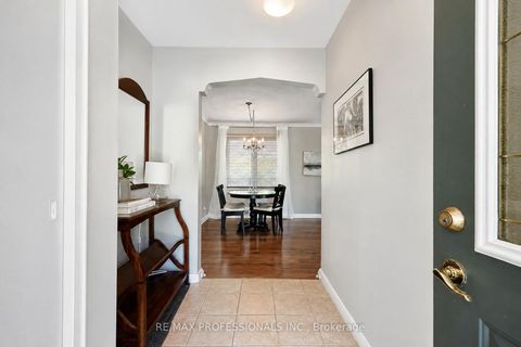 Photo 3 at 39 Sealcove Drive, Etobicoke West Mall, Toronto