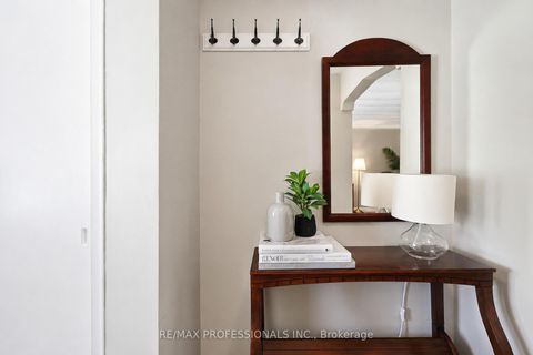 Photo 5 at 39 Sealcove Drive, Etobicoke West Mall, Toronto