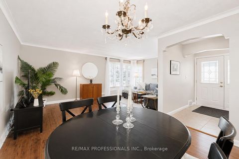 Photo 8 at 39 Sealcove Drive, Etobicoke West Mall, Toronto