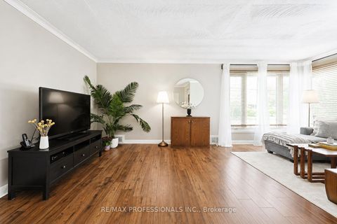 Photo 9 at 39 Sealcove Drive, Etobicoke West Mall, Toronto