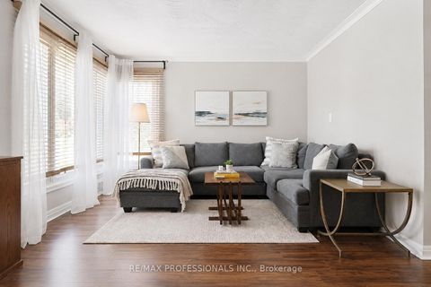 Photo 12 at 39 Sealcove Drive, Etobicoke West Mall, Toronto