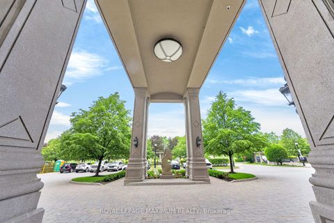 Photo 3 at 914 - 9245 Jane Street, Maple, Vaughan