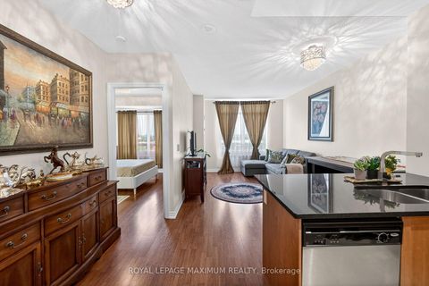 Photo 9 at 914 - 9245 Jane Street, Maple, Vaughan