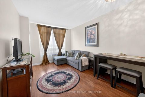 Photo 11 at 914 - 9245 Jane Street, Maple, Vaughan