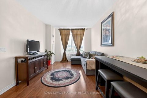 Photo 12 at 914 - 9245 Jane Street, Maple, Vaughan
