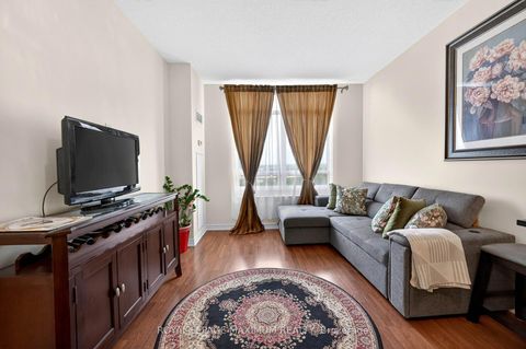 Photo 13 at 914 - 9245 Jane Street, Maple, Vaughan