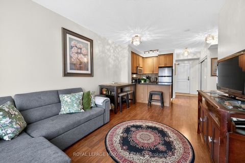 Photo 14 at 914 - 9245 Jane Street, Maple, Vaughan
