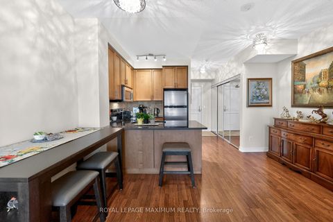 Photo 16 at 914 - 9245 Jane Street, Maple, Vaughan