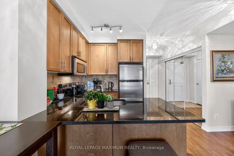 Photo 17 at 914 - 9245 Jane Street, Maple, Vaughan