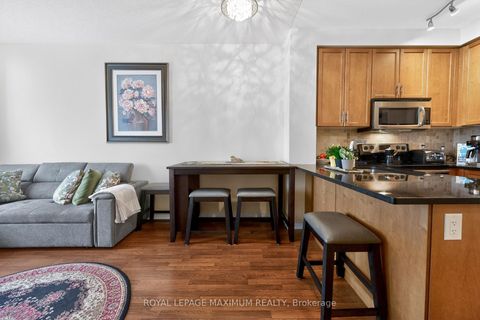 Photo 20 at 914 - 9245 Jane Street, Maple, Vaughan