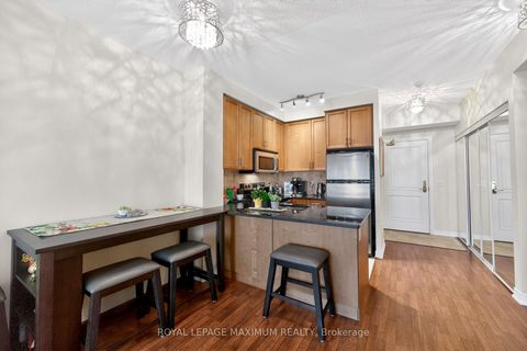 Photo 21 at 914 - 9245 Jane Street, Maple, Vaughan