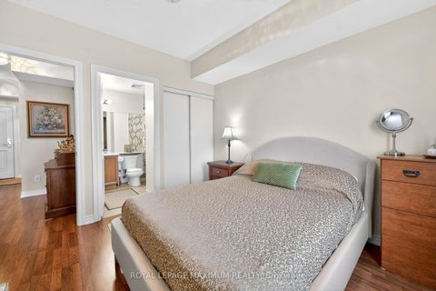 Photo 25 at 914 - 9245 Jane Street, Maple, Vaughan