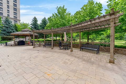 Photo 39 at 914 - 9245 Jane Street, Maple, Vaughan