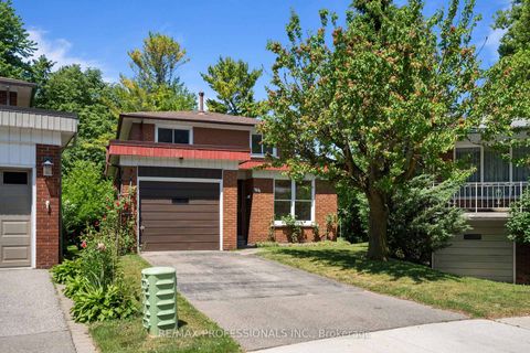 Photo 1 at 12 Ormskirk Court, Swansea, Toronto