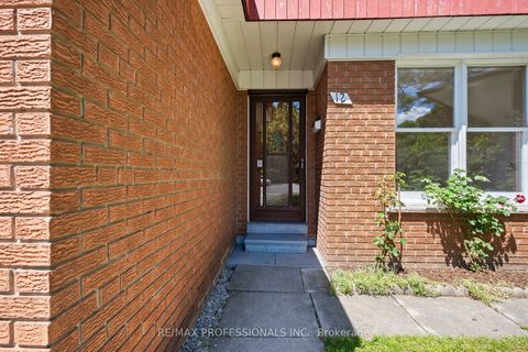 Photo 2 at 12 Ormskirk Court, Swansea, Toronto
