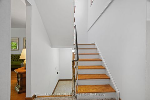 Photo 6 at 12 Ormskirk Court, Swansea, Toronto