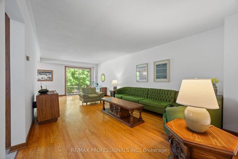 Photo 7 at 12 Ormskirk Court, Swansea, Toronto