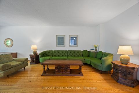 Photo 8 at 12 Ormskirk Court, Swansea, Toronto