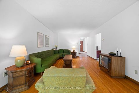 Photo 9 at 12 Ormskirk Court, Swansea, Toronto