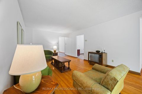 Photo 10 at 12 Ormskirk Court, Swansea, Toronto