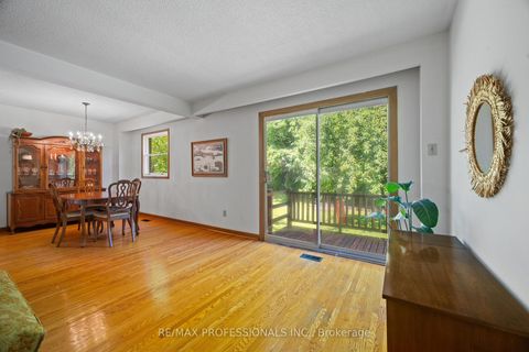 Photo 11 at 12 Ormskirk Court, Swansea, Toronto
