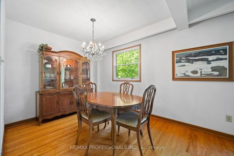 Photo 13 at 12 Ormskirk Court, Swansea, Toronto
