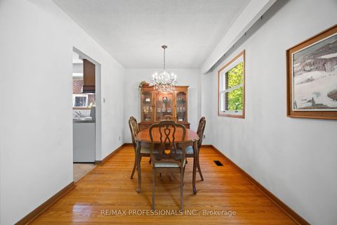 Photo 14 at 12 Ormskirk Court, Swansea, Toronto