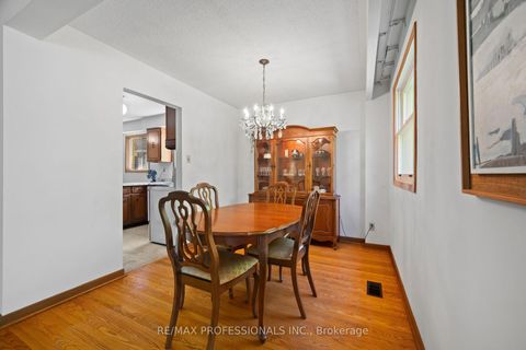 Photo 15 at 12 Ormskirk Court, Swansea, Toronto