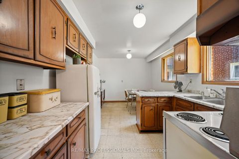 Photo 16 at 12 Ormskirk Court, Swansea, Toronto