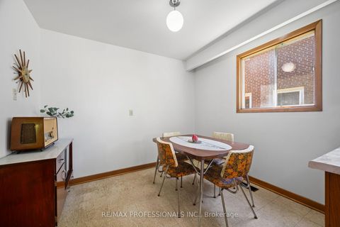 Photo 21 at 12 Ormskirk Court, Swansea, Toronto