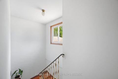 Photo 25 at 12 Ormskirk Court, Swansea, Toronto