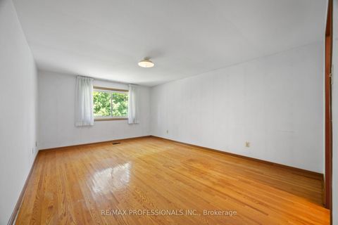 Photo 26 at 12 Ormskirk Court, Swansea, Toronto