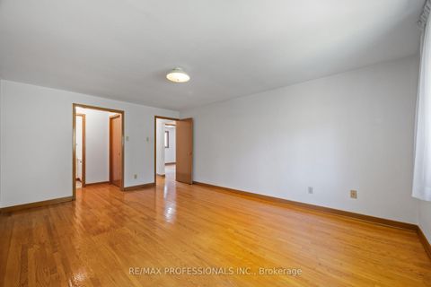 Photo 27 at 12 Ormskirk Court, Swansea, Toronto
