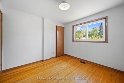 Photo 31 at 12 Ormskirk Court, Swansea, Toronto