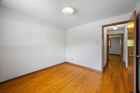 Photo 32 at 12 Ormskirk Court, Swansea, Toronto