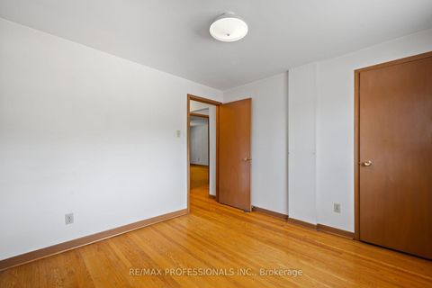 Photo 33 at 12 Ormskirk Court, Swansea, Toronto