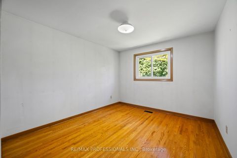 Photo 34 at 12 Ormskirk Court, Swansea, Toronto