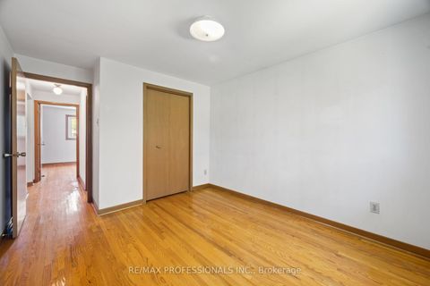 Photo 35 at 12 Ormskirk Court, Swansea, Toronto