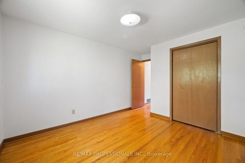Photo 36 at 12 Ormskirk Court, Swansea, Toronto