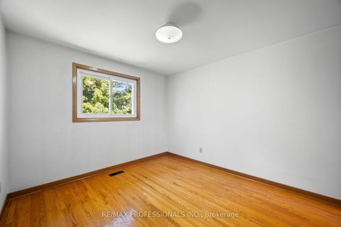 Photo 37 at 12 Ormskirk Court, Swansea, Toronto