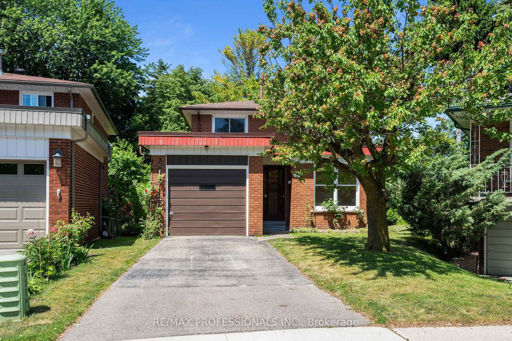 12 Ormskirk Court, Swansea, Toronto photo 9
