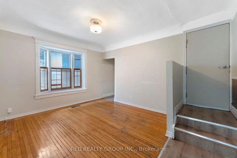 Photo 3 at 89 Beatrice Street, Bellwoods, Toronto
