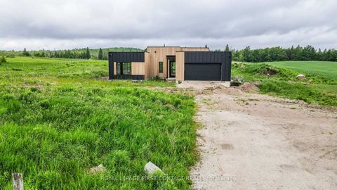Photo 1 at 9694 6 7 Nottawasaga Side Road, Rural Clearview, Clearview