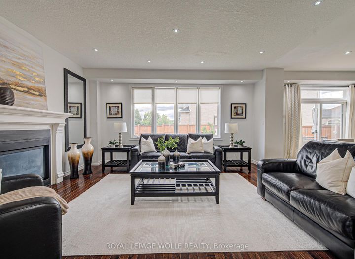 Photo 6 at 37 Davinci Boulevard, Carpenter, Hamilton